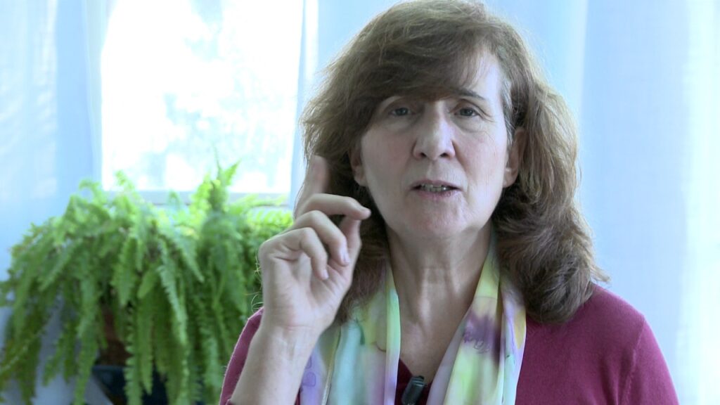 Imagen del programa Devocionales diarios Prog 50 Mari Carmen Proverbios 14:15 en Radio Solidaria