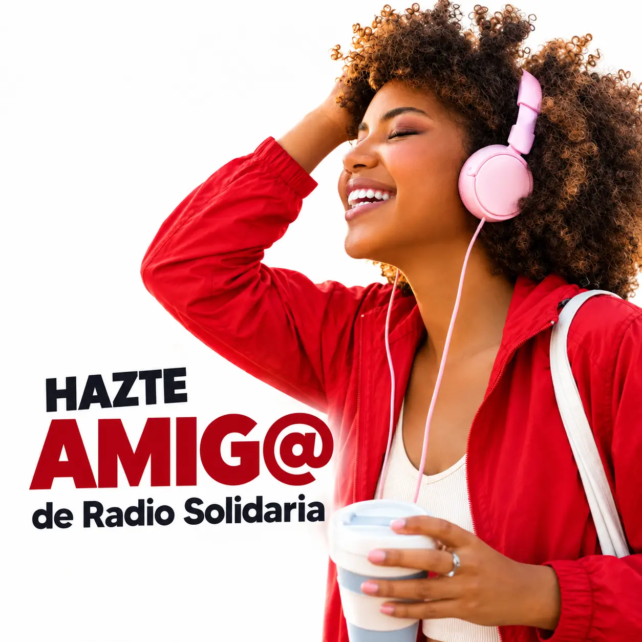 Mujer escuchando radio con auriculares mientras aparece el mensaje Hazte AMIG@ de Radio Solidaria