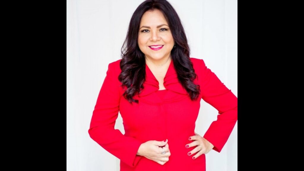 Imagen del programa Vale la Pena con Mayra Nazario: Entrevista con la Dra. Isabel Alacán – Los hijos y la guerra. e...