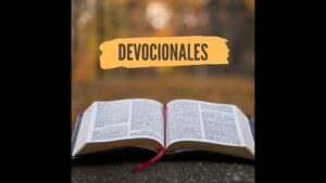 Portada del episodio Devocional de amigos con Sergio Mendoza: Atributos de Dios.