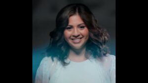 Portada del episodio Vale la Pena con Mayra Nazario: Alejandra Miguez presenta el sencillo «Paz.»